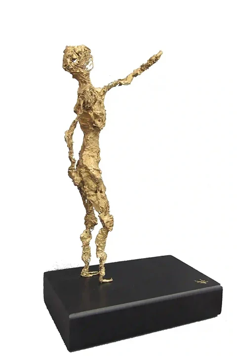 Sculpture, female figure, dimensions 38x22x14 cm, mixed technique.